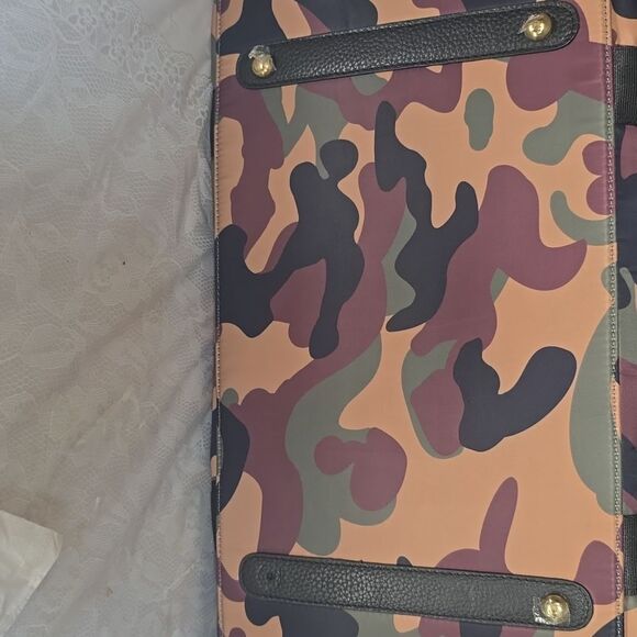 J.W. Hulme Chelsea Camouflage Travel Bag with Pouch and Adjustable Strap New - Picture 12 of 12